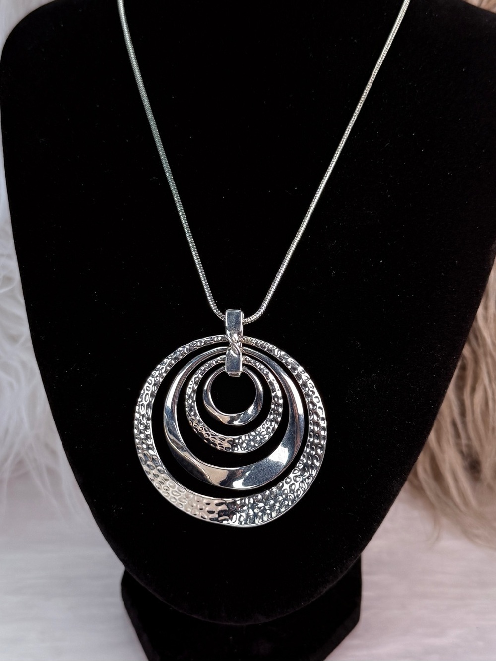 Silver Tone Concentric Circle Hammered Pendant Necklace Sculptural Statement
